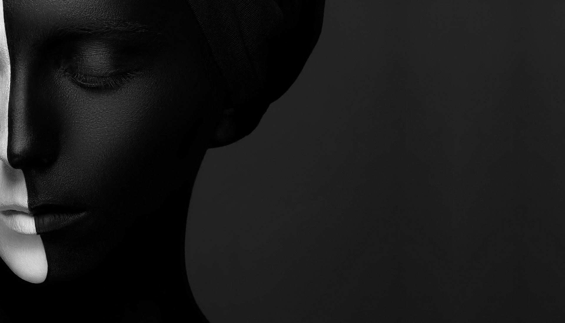 Full Screen Slider – Dark